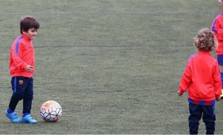 Hijo de Messi es captado entrenando con el Barça