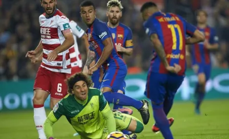 Ochoa no se intimida y se luce contra el Barça