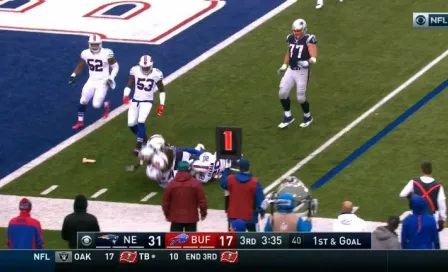 Juguete sexual cae a la cancha durante partido de Patriots