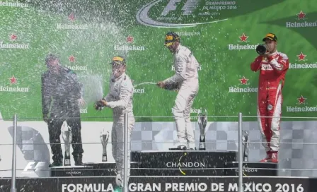 Hamilton aprieta la pelea por título de F1 tras ganar GP de México