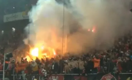 Barras del Spartak y CSKA crean un 'infierno' de bengalas