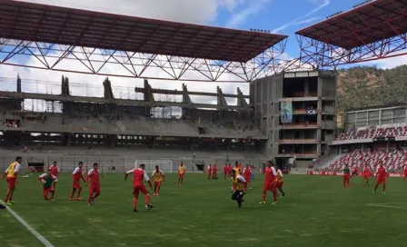 Toluca entrena en el Nemesio Diez aún en obras