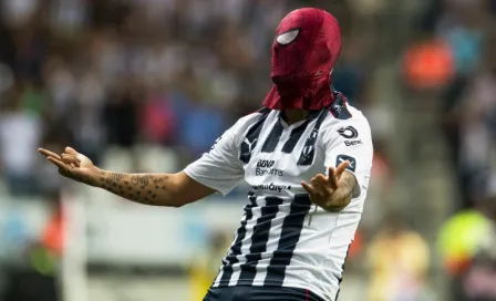 Cardona hace un Aubameyang y celebra con mascara de Spider Man