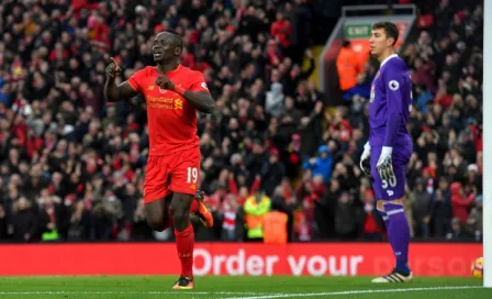 Liverpool golea y logra liderato por primera vez en dos años