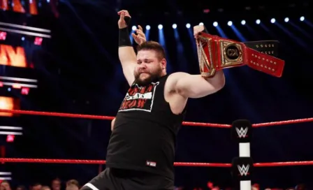 Kevin Owens 'sobrevive' a lucha de cinco hombres