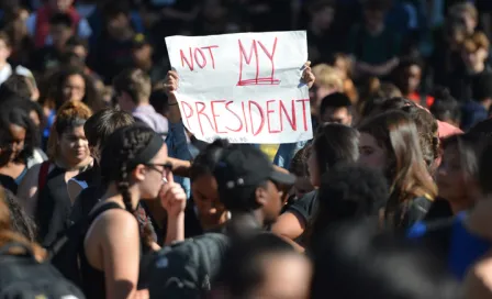 Manifestantes marchan en EU por triunfo de Trump