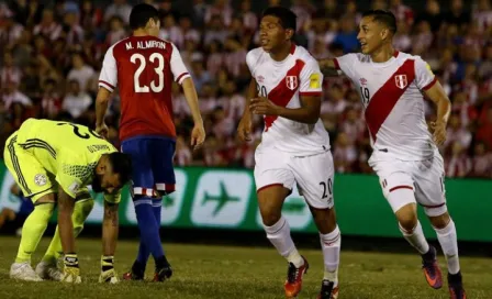 Perú revive en eliminatorias con goleada en Paraguay