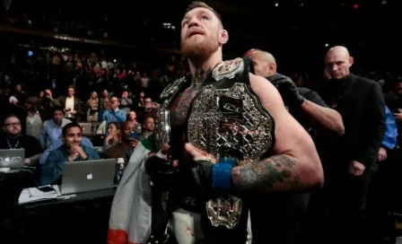 Conor McGregor noquea a Álvarez y es campeón de peso Ligero