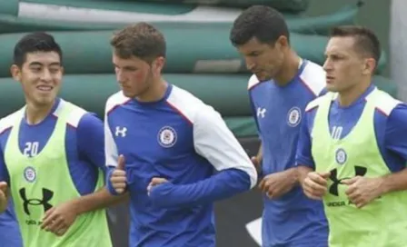 Chaco y su hijo juegan juntos en amistoso de Cruz Azul