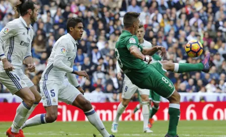 Varane quiere retirarse vestido de blanco