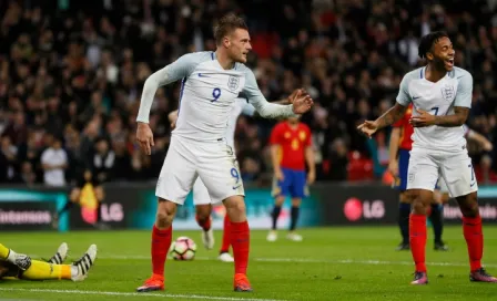 Vardy vacuna a España y celebra a lo 'Mannequin Challenge'