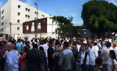 Hospitales en Veracruz 'colapsan' por paro de labores