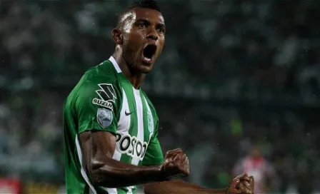 Aficionada intenta apuñalar a jugador de Atlético Nacional