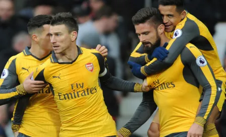 Arsenal le roba la victoria al Man Utd con agónico gol 