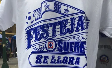 Afición de Cruz Azul plasma su sentir hasta en camisetas