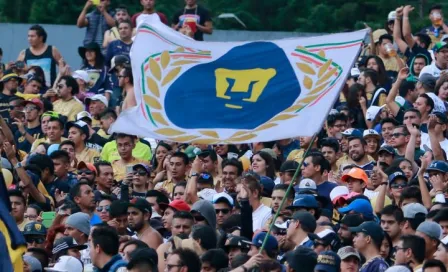 Aficionados de Pumas se enfrentan con Antorcha Campesina