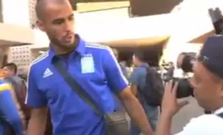 Guido Pizarro reta a golpes a un camarógrafo