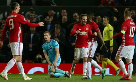 Man Utd golea al Feyenoord y 'acaricia' la clasificación