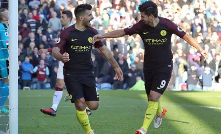 Manchester City doblega al Burnley con un inspirado Kun