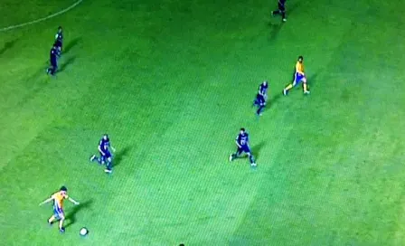 Gignac marca su segundo gol contra Pumas en fuera de lugar