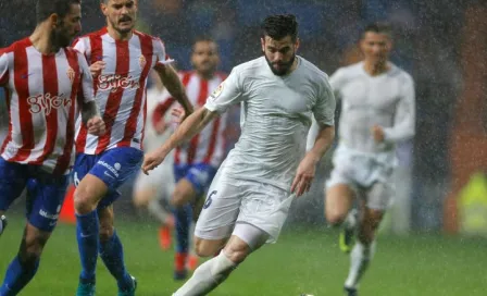 Lluvia 'blanquea' uniforme reciclado del Real Madrid