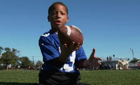 Niño que nació sin piernas es jugador de futbol americano