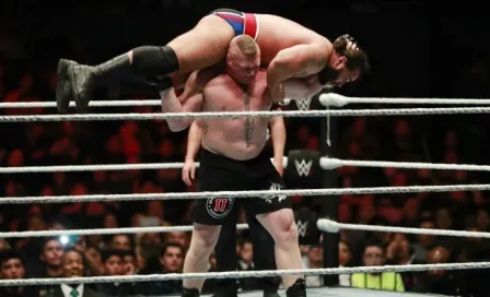 Brock Lesnar vence sin problemas a Rusev en CDMX