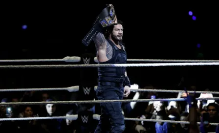 Roman Reigns retiene el título de EU contra Owens en CDMX