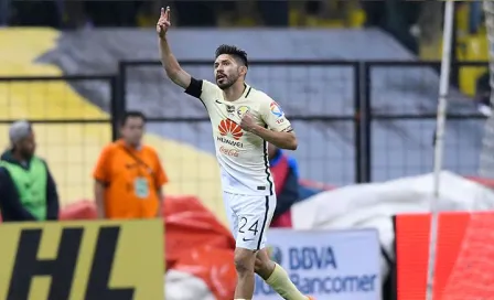 Oribe, en apretado fuera de lugar en su gol vs. Necaxa