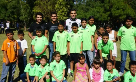 Márquez y Checo realizan posada navideña para sus fundaciones