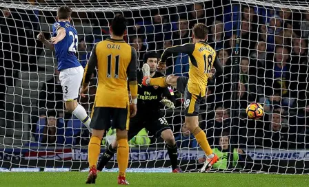 Arsenal lleva su mala suerte a Premier y cae frente a Everton