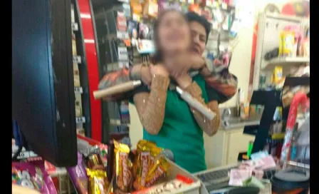 Asaltante toma como rehén a cajera de 7-Eleven