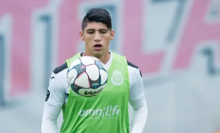 Pulido sorprende con espectacular gol en entrenamiento