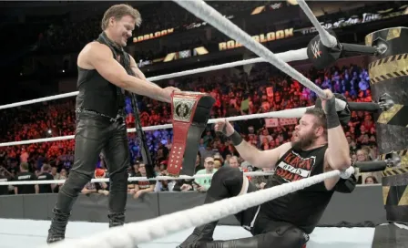 Owens recibe ayuda de Jericho para retener título en RoadBlock