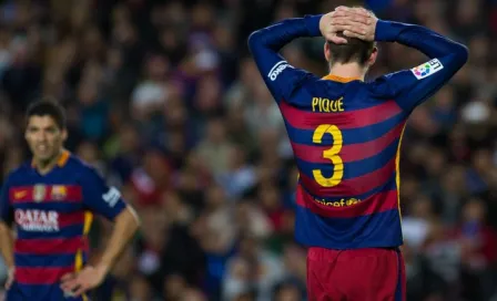 Piqué se enfrenta a reportera en el Aeropuerto de Barcelona