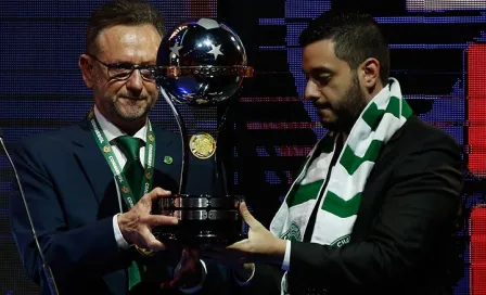 Chapecoense recibe trofeo de Campeón de Sudamericana