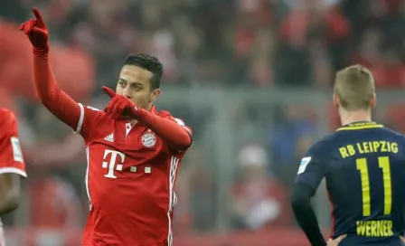 Thiago Alcántara da pases hasta a Santa Claus