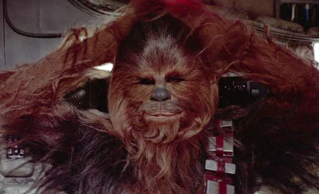 Chewbacca desea feliz Navidad cantando villancico