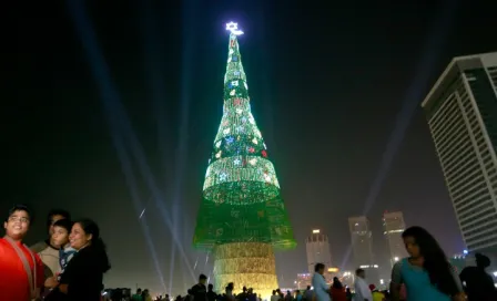 Sri Lanka construye el árbol de Navidad más alto del mundo