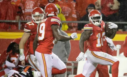 Chiefs pasa por encima de Broncos y asegura su pase a Playoffs