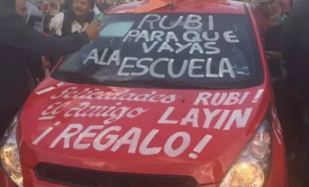 Layín regala auto último modelo a Rubí