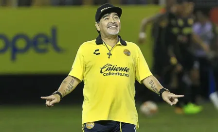 Diego Maradona continuará como técnico de Dorados