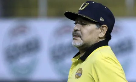 Maradona estaría internado por problemas estomacales