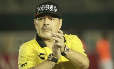 Maradona agradece a aficionados por mensajes de aliento