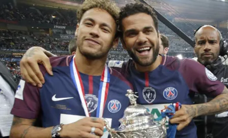 Dani Alves defiende a Neymar con palabras de Cristiano Ronaldo