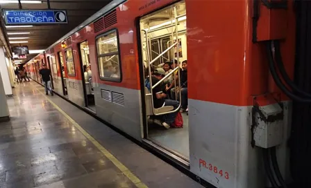 Usuarios golpean a ladrón de celulares en el Metro de la CDMX