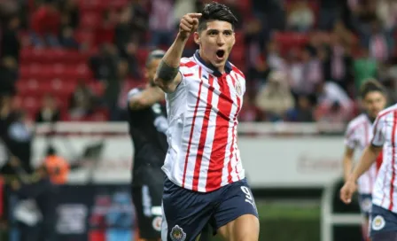 Alan Pulido recibe inspiradora carta de pequeño fan