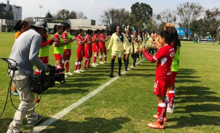 Toluca realiza pasillo al América tras título en Liga Femenil