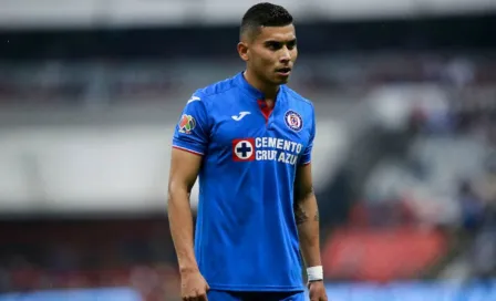 Orbelín, abucheado en su debut con Cruz Azul en el Azteca