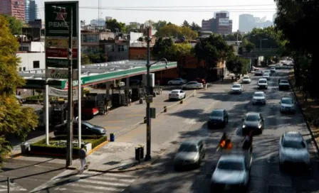 Policías dispersan a balazos una riña colectiva por gasolina